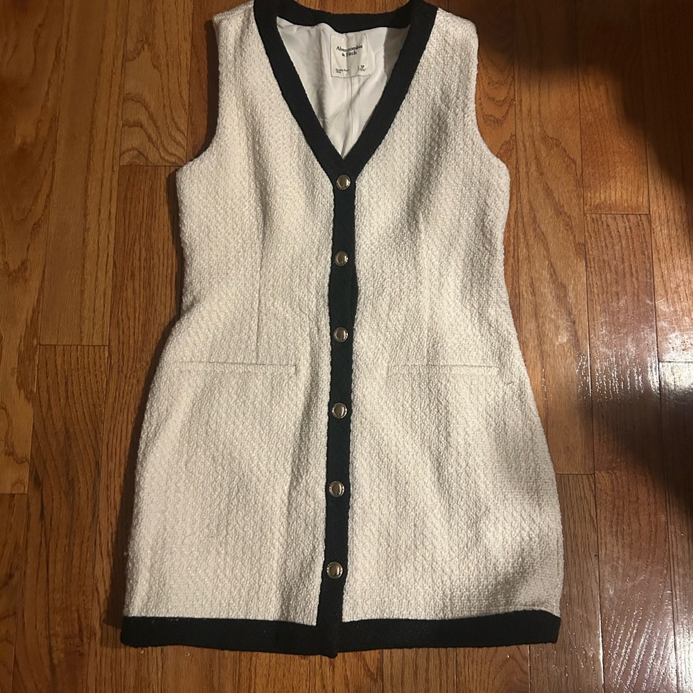 Abercrombie & Fitch Cream Dress with Black Accents